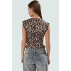 Yazlık Kolsuz Saten Bluz; Leopar Desen V Yaka Regular Kalıp Polyester Kumaş Uzun Ömürlü