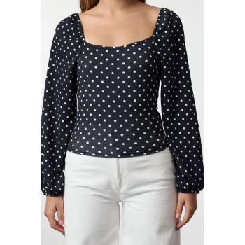 Kadın Crop Balon Kol Regular Kalıp Örme Puantiyeli Fitted Vücuda Oturan Bürümcük Dokulu Bluz