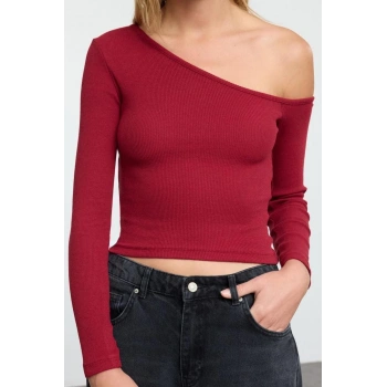 Kadın Şık Crop Asimetrik Yaka Düşük Kol Slim Kalıp Örme Fitted Vücuda Oturan Omzu Açık Fitilli Bluz