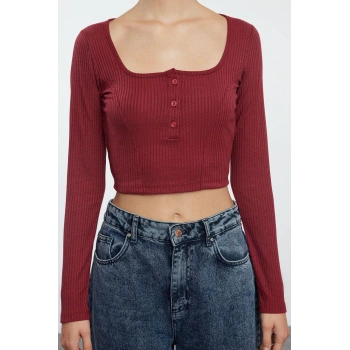 Kadın Moda Şık Crop Kare Yaka Slim Kalıp Örme Düğme Detaylı Fitted Vücuda Oturan Fitilli Esnek Bluz