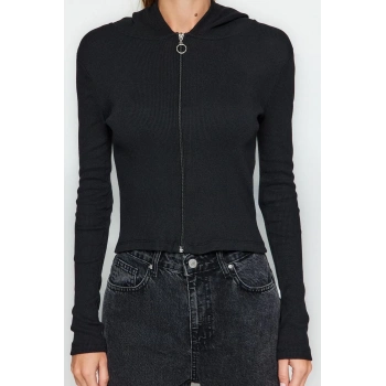 Kadın Şık Crop Kapüşonlu Yaka Slim Kalıp Örme ve Fermuarlı Fitilli Fitted Vücuda Oturan Esnek Bluz