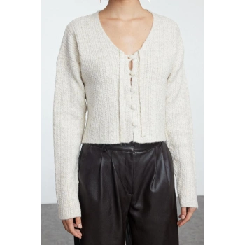 Kadın Moda Şık Crop V Yaka Slim Crop Yumuşak Dokulu Bağlama Detaylı Triko Hırka