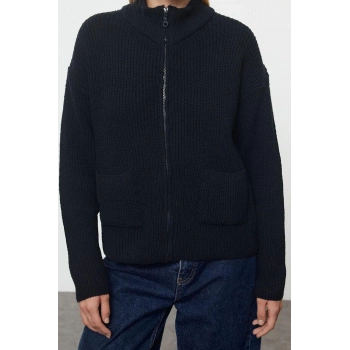 Kadın Moda Regular Dik Yaka Oversize Geniş Kalıp Yumuşak Dokulu Cep Detaylı Triko Hırka