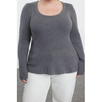 Kadın Büyük Beden Moda Şık Regular Havuz Yaka Uzun Kol Düz U Yaka Etek Ucu Volanlı Triko Kazak