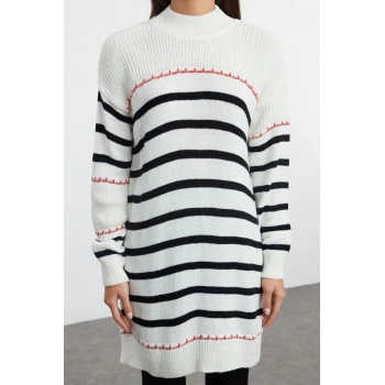 Kadın Tesettür Moda Şık Regular Bisiklet Yaka Uzun Kol Çizgili Kırmızı ve Siyah Basic Triko Kazak