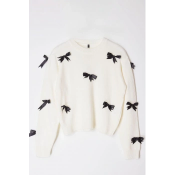 Kadın Moda Şık Regular Bisiklet Yaka Uzun Kol Düz Yumuşak Dokulu Kurdele Fiyonk Detaylı Triko Kazak