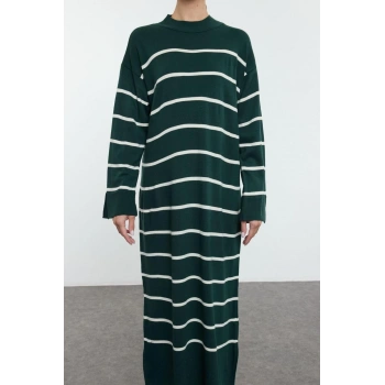 Kadın Moda Şık Tesettür Maxi Boy Bisiklet Yaka Relaxed Çizgili Kolu Yırtmaç Detaylı Triko Elbise