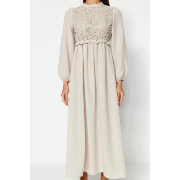 Kadın Moda Şık Tesettür Maxi Boy Bisiklet Yaka Regular Güpür Fisto Detaylı Dokuma Elbise