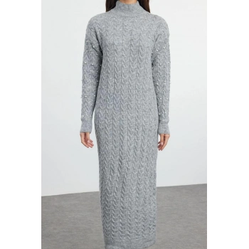 Kadın Moda Şık Tesettür Maxi Boy Bisiklet Yaka Regular Saç Örgülü İnci Aksesuarlı Triko Elbise