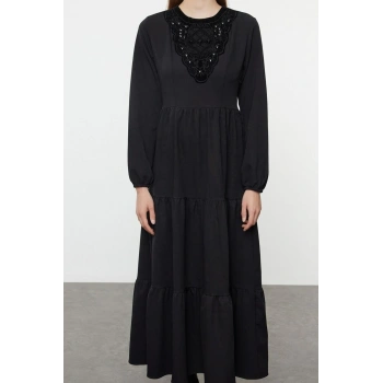 Kadın Moda Şık Tesettür Maxi Boy Dik Yaka Regular Taş Nakış Detaylı Dokuma Elbise