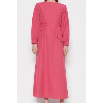 Kadın Tesettür Maxi Boy Bisiklet Yaka Regular Kuşaklı Önü Parçalı Pamuklu Dokuma Astarsız Elbise