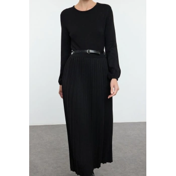 Kadın Moda Şık Tesettür Maxi Boy Bisiklet Yaka Relaxed Kemerli Eteği Piliseli Uzun Triko Elbise