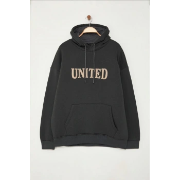 Kadın Büyük Beden Bol Kapüşonlu Standart Kol Geniş Kesim İçi Polar Sıcak Tutan Nakışlı Sweatshirt