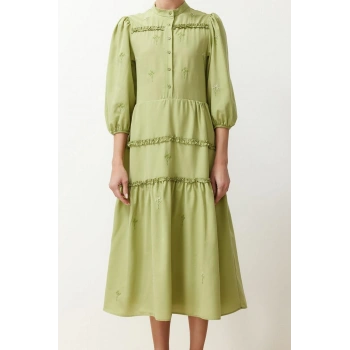 Kadın Moda Şık Midi Boy Gömlek Yaka Regular Açık Düz Kesim Nakışlı Dokuma Elbise