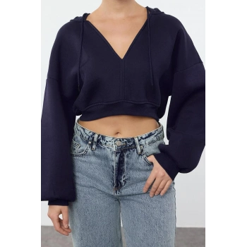 Kadın Relaxed Kapüşonlu Düşük Kol Crop Kalın İçi Polarlı V Yaka Rahat Kesim Crop Örme Sweatshirt