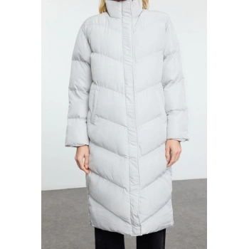 Kadın Moda Şık Regular Dik Yaka Uzun Düz Astarlı Yandan Fermuar Detaylı Su İtici Uzun Şişme Mont