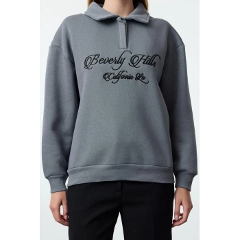 Kadın Oversize Gömlek Yaka Düşük Kol Uzun Gömlek Yaka Nakışlı Fit Kalın İçi Polarlı Örme Sweatshirt