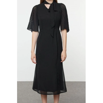 Kadın Midi Boy Dik Yaka Pilise Kollu Yakası Bağlamalı A Kesim Astarlı Şifon Dokuma Kışlık Elbise