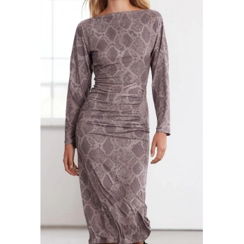 Kadın Moda Midi Boy Kayık Yaka Slim Limited Edition Baskılı Drapeli Vücuda Oturan Esnek Örme Elbise