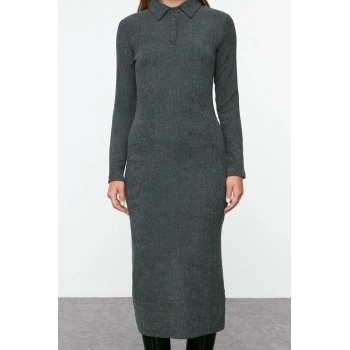 Kadın Moda Şık Maxi Boy Polo Yaka Fitted Düz Bodycone Vücuda Oturan Dokulu Düğme Detaylı Örme Elbise