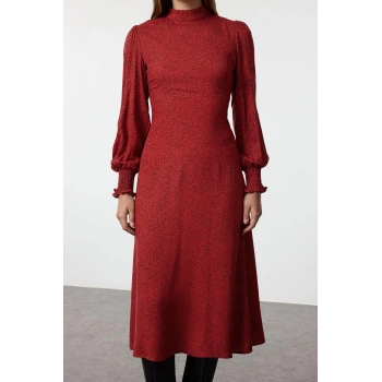 Kadın Moda Şık Midi Boy Dik Yaka Regular Belden Açılan Puantiyeli Dokuma Elbise