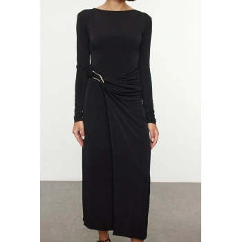 Kadın Moda Şık Maxi Boy Kayık Yaka Slim Aksesuar Detaylı Fitted Vücuda Otura Örme Elbise