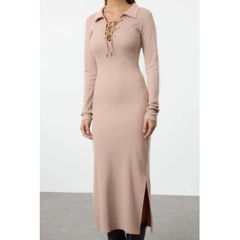 Kadın Moda Şık Midi Boy Polo Yaka Slim Kuşgözü Bağlama Detaylı Vücuda Oturan Fitilli Esnek Elbise