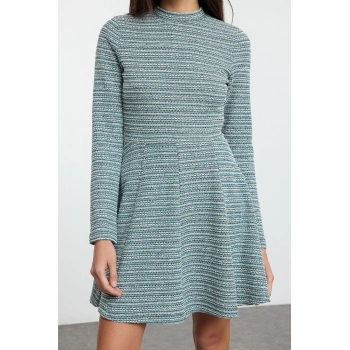 Kadın Moda Şık Mini Boy Dik Yaka Slim Tüvit Bisiklet Yaka Skater Belden Açılan Volanlı Örme Elbise