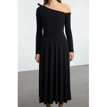 Kadın Moda Şık Midi Boy Asimetrik Yaka Slim Fiyonk Detaylı Kuşaklı Skater Örme Elbise