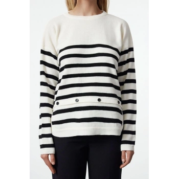 Kadın Moda Şık Bisiklet Yaka Standart Kol Regular Çizgili Fonksyonel Düğme Detaylı Triko Kazak