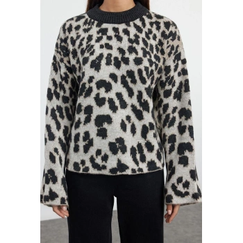 Kadın Moda Şık Bisiklet Yaka Standart Kol Regular Yumuşak Dokulu Leopar Desenli Triko Kazak