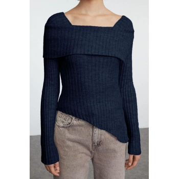 Kadın Moda Şık Carmen Yaka Standart Kol Regular Yaka Detaylı Etek Ucu Asimetrik Triko Kazak