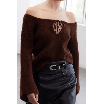 Kadın Moda Şık Carmen Yaka Standart Kol Regular Yumuşak Dokulu Kayık Yaka Triko Kazak