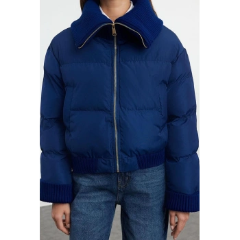 Kadın Moda Şık Regular Dik Yaka Standart Düz Astarlı Regular Triko Detaylı Su İtici Şişme Mont