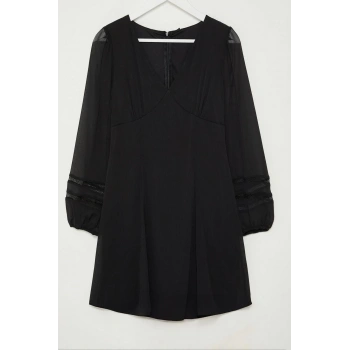 Kadın Moda Şık Mini Boy V Yaka Regular A Kesim Aksesuar Detaylı Şifon Astarlı Dokuma Elbise