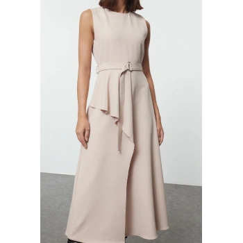 Kadın Moda Şık Tesettür Uzun Bisiklet Yaka Fitted Kemerli Önü Detaylı Kolsuz Dokuma Jile Elbise