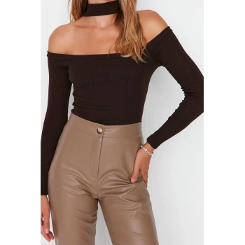 Stil Kadın Carmen Yaka Choker Detaylı Fitted Vücuda Oturan Fitilli Bluz Crop Örme Slim Kalıp