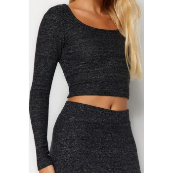 Stil Kadın Fitted Vücuda Oturan Yumoş Bluz Crop Örme Slim Kalıp