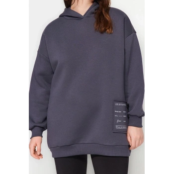 Büyük Beden Relaxed Kapüşonlu Düşük Kol Regular Slogan Detaylı İçi Polar Kalın Örme Sweatshirt