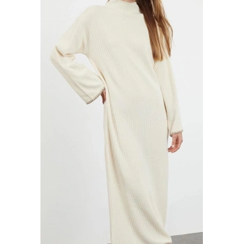 Moda Stil Relaxed Bisiklet Yaka Maxi Boy Tesettür Dikiş Detaylı Uzun Triko Elbise