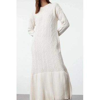 Moda Stil Relaxed Bisiklet Yaka Maxi Boy Tesettür Saç Örgü Desenli Eteği Volanlı Triko Elbise