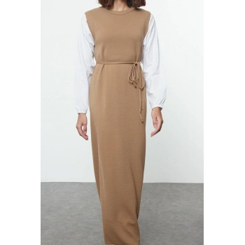 Moda Regular Maxi Tesettür Bej Kolları Dokuma Parça Detaylı Beli Bağlamalı Triko Elbise