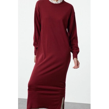Moda Stil Relaxed Dik Yaka Maxi Boy Tesettür Bordo Brode Yaka Detaylı Triko Elbise