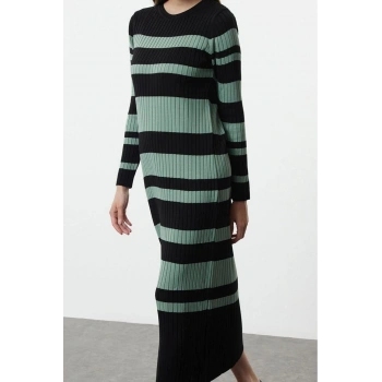 Moda Stil Fitted Bisiklet Yaka Maxi Boy Tesettür Siyah Renk Bloklu Fitilli Örgü Triko Elbise