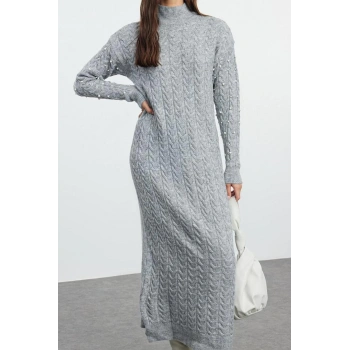 Moda Stil Regular Bisiklet Yaka Maxi Boy Tesettür Saç Örgülü İnci Aksesuarlı Triko Elbise