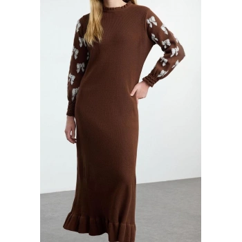 Moda Stil Fitted Bisiklet Yaka Maxi Boy Tesettür Kurdele Desenli Triko Elbise