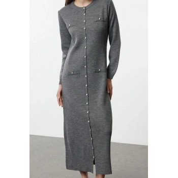 Moda Stil Fitted Bisiklet Yaka Maxi Boy Tesettür Triko Düğmeli Elbise