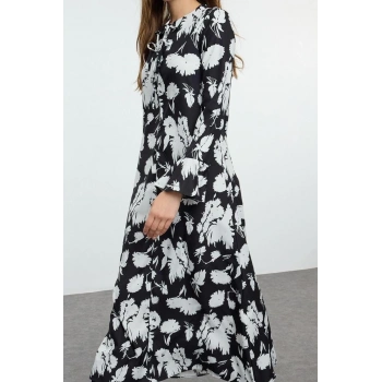 Moda Stil Fitted Bisiklet Yaka Maxi Boy Tesettür Fiyonklu Dokuma Desenli Elbise