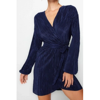 Moda Stil Relaxed Kruvaze Mini Boy Kuşaklı A-Kesim Astarlı Piliseli Örme Kısa Şık Abiye Elbise