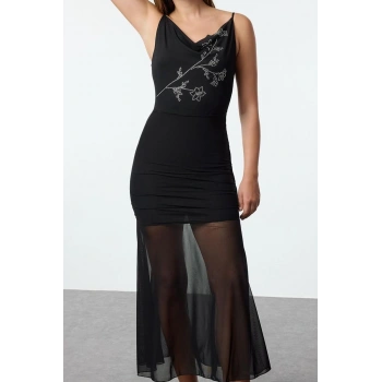 Moda Stil Fitted Degaje Yaka Maxi Boy Taş Baskı Tül Örme Elbise